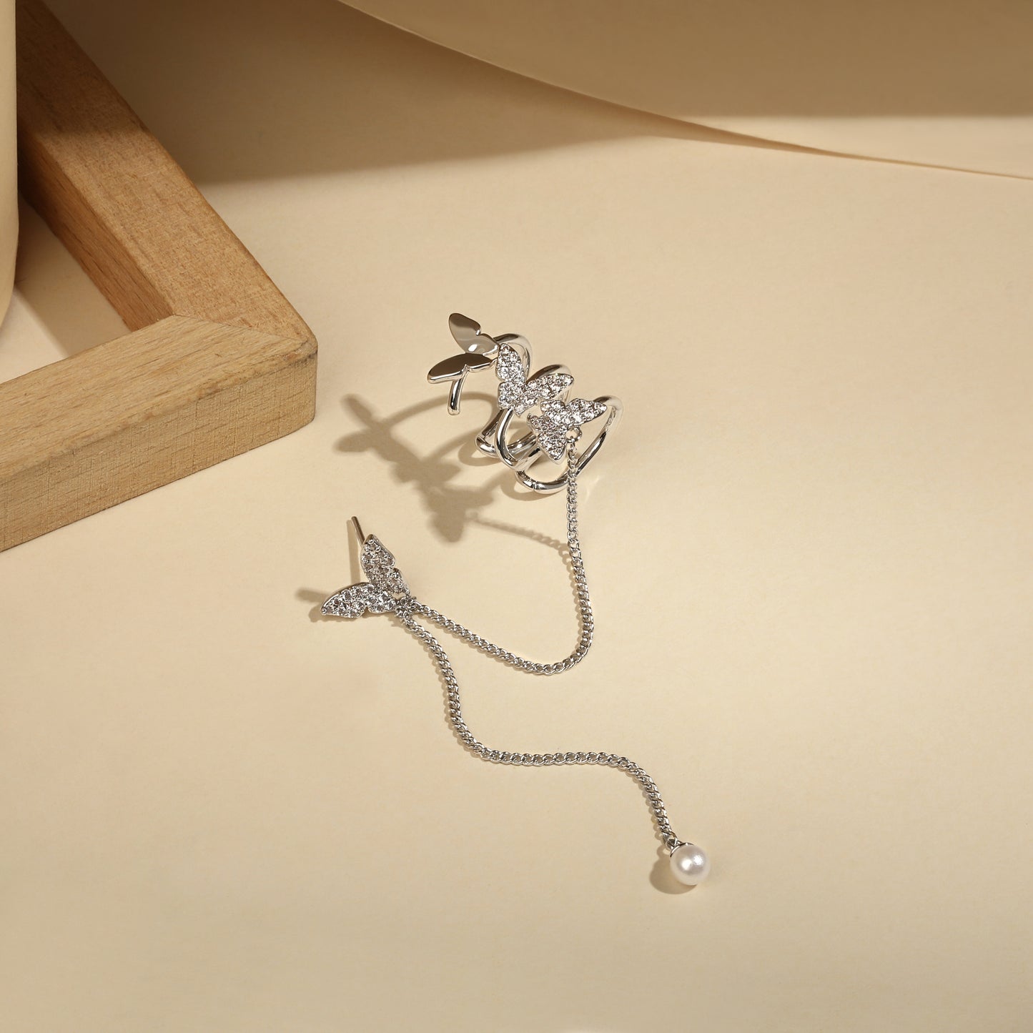 Wing Chain Butterfly Design Silver Plated Zircon Ear Cuff