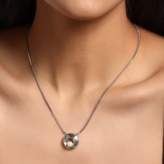 Crease Circle Round White Pearl Silver Plated Pendant Chain