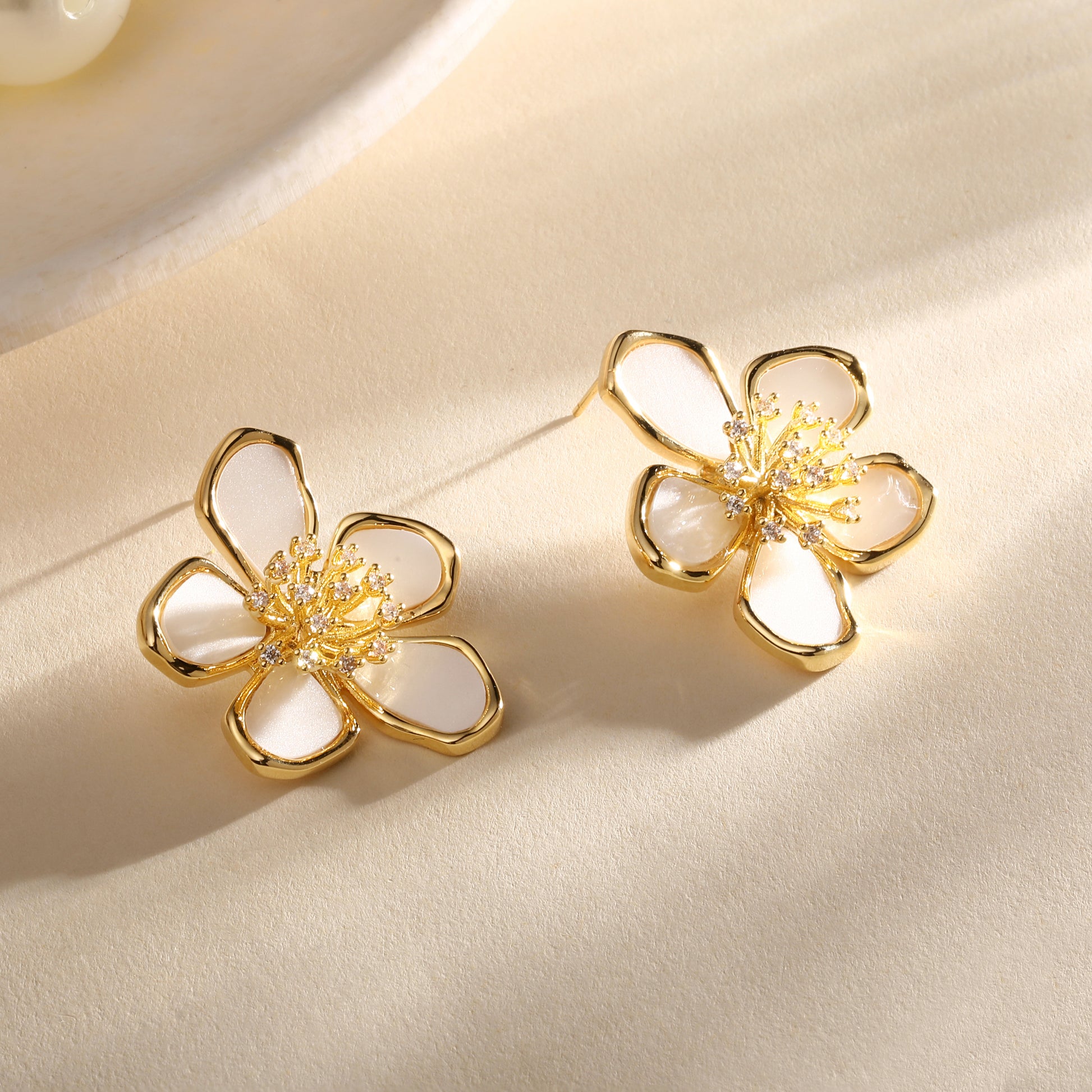 Floral Shine Design 18KT Gold Plated Zircon Stud Earring