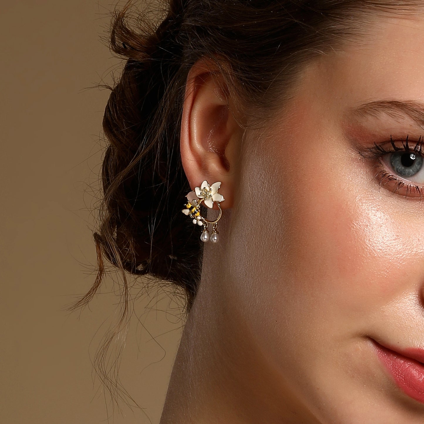 Bee Flower Design 18KT Gold Plated Pearl Dangle Earring