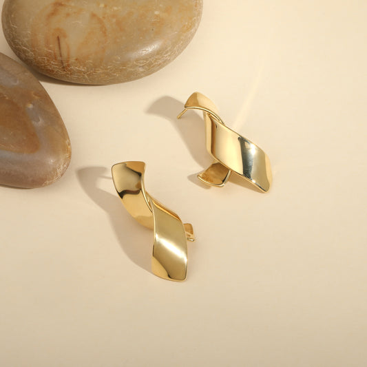 Wide Twist Curved 18KT Gold Plated Stud Earring
