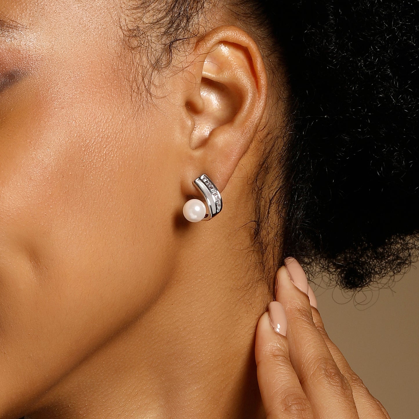 Elegant Crystal Freshwater Pearl Silver Plated Stud Earring