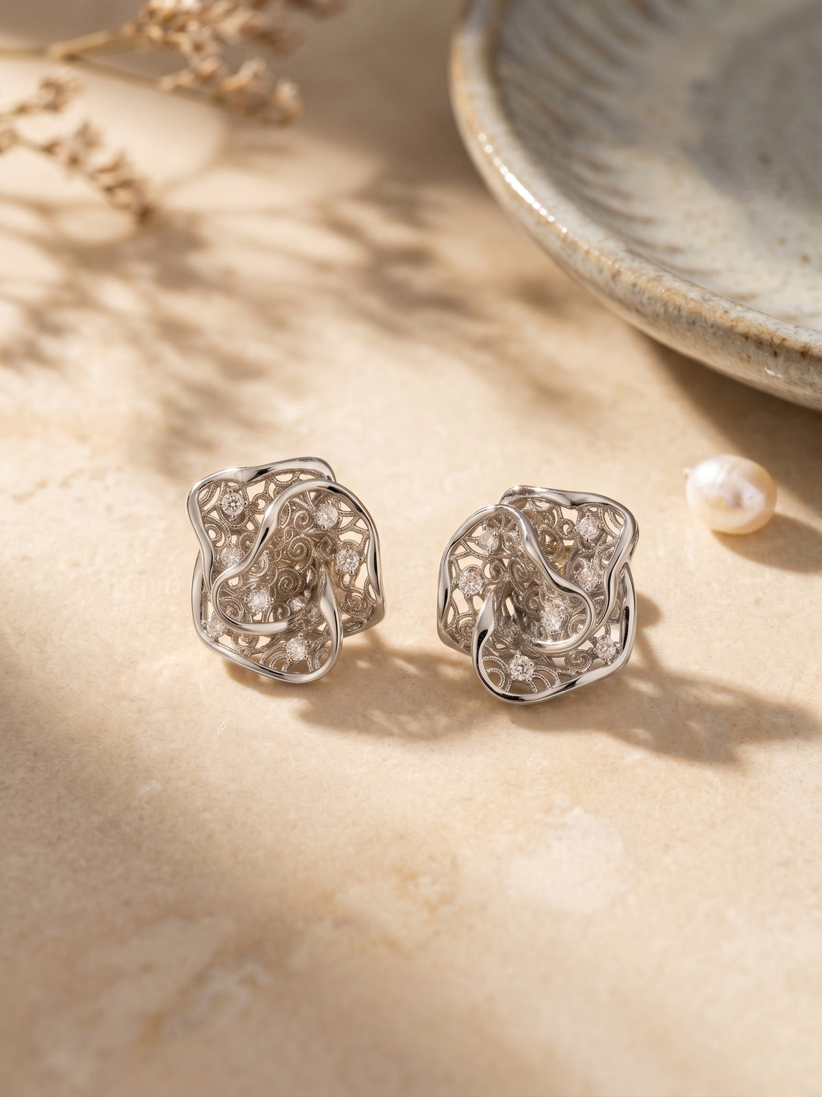 Filigree Rose Zircon Dust Gold Stud Earring