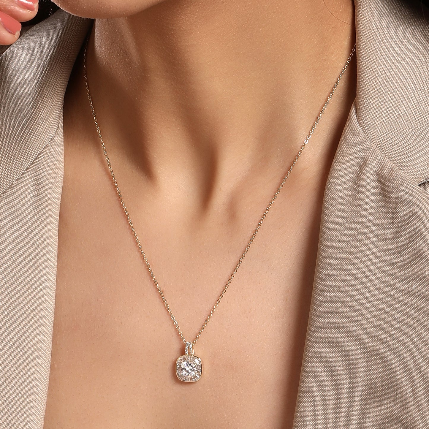 Stylish Square Shape Silver Plated Zircon Pendant Chain