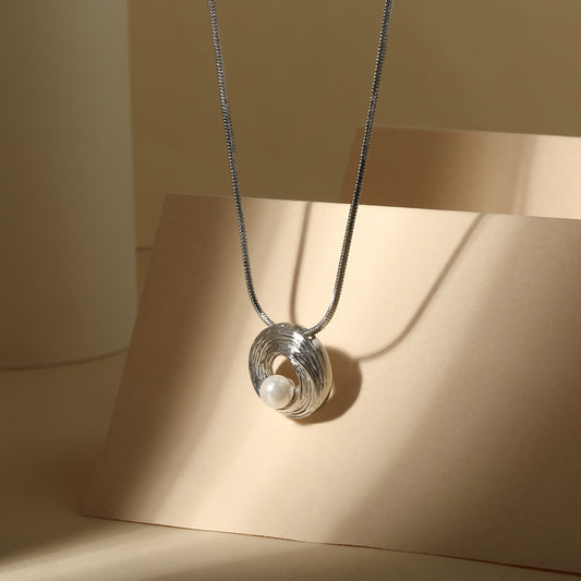 Crease Circle Round White Pearl Silver Plated Pendant Chain