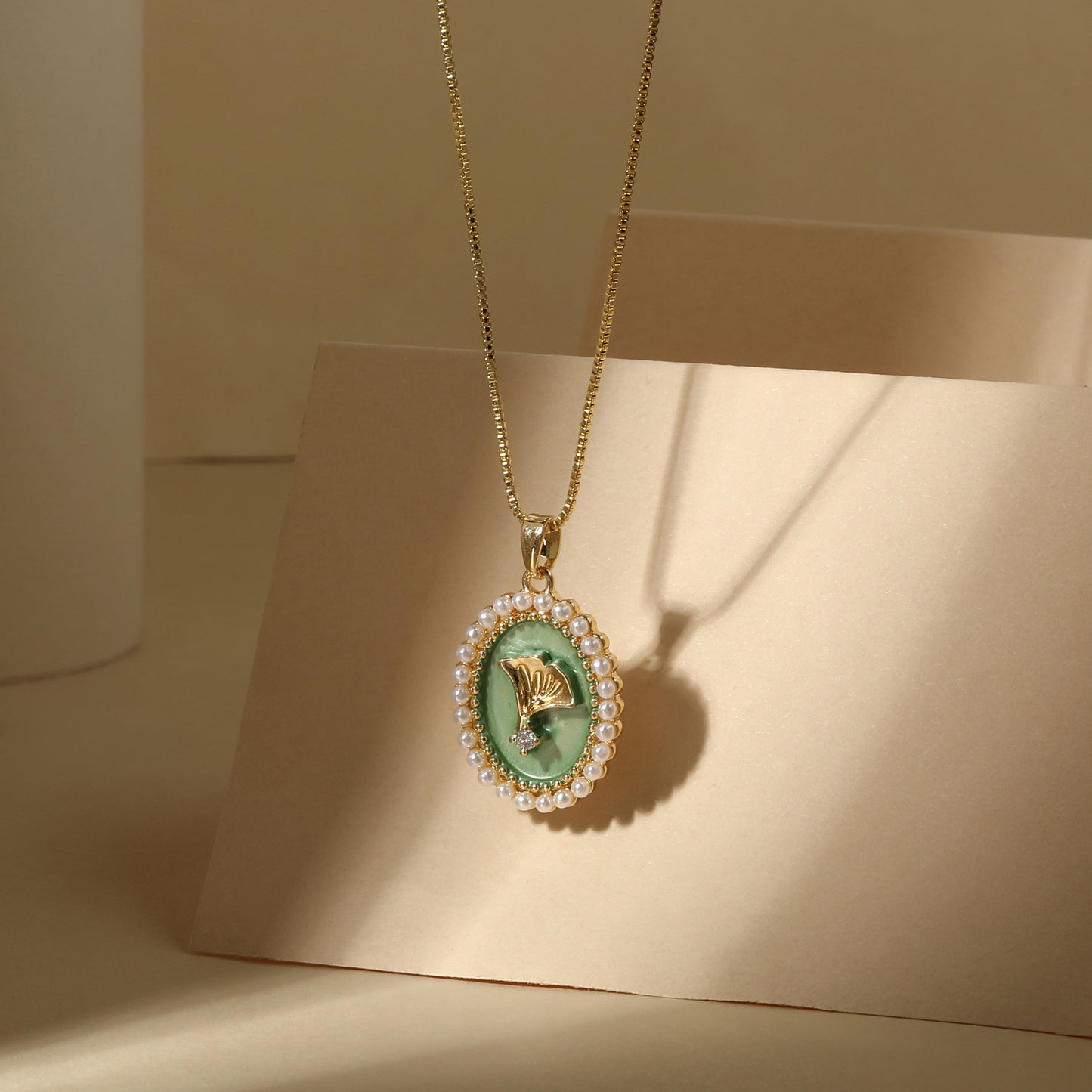 Oval Shape Pearl Frame 18KT Gold Plated Pendant Chain