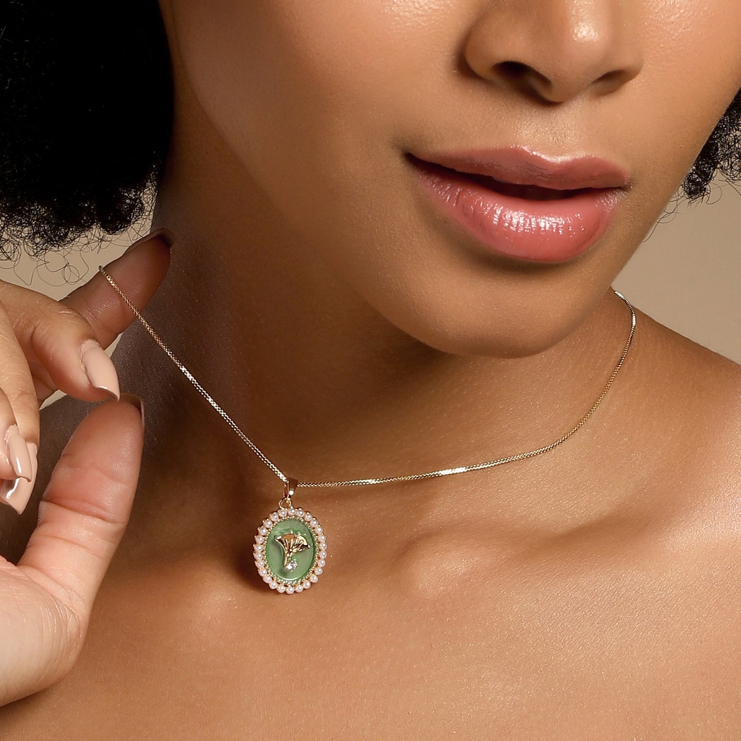 Oval Shape Pearl Frame 18KT Gold Plated Pendant Chain