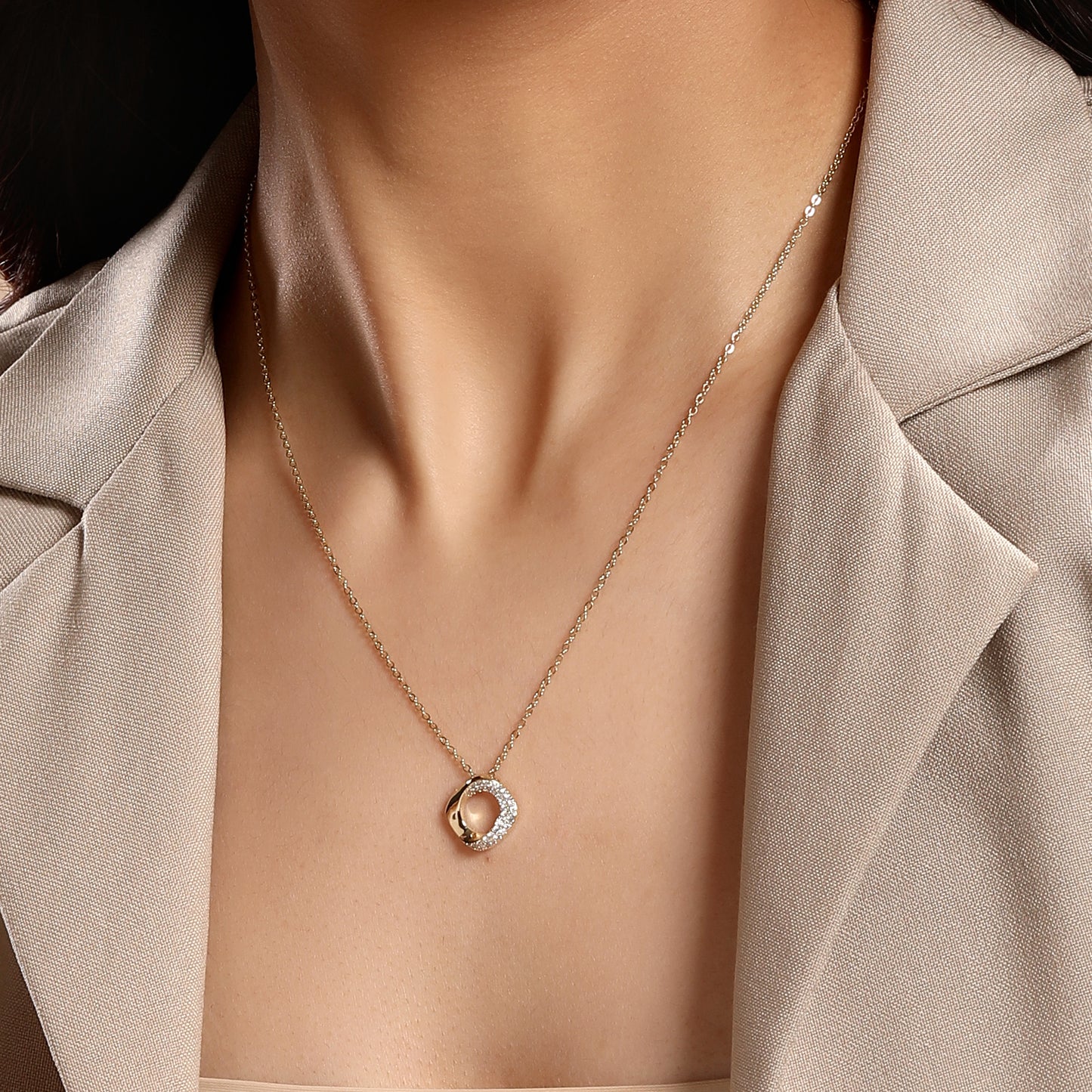 Trendy Circle Design 18KT Gold Plated Zircon Pendant Chain